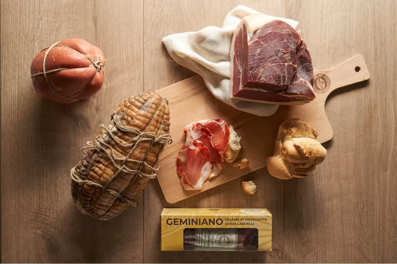 Cesti natalizi con salumi d’eccellenza: il dono perfetto per le feste